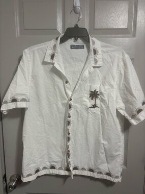 Free Planet White Short-Sleeve Button-Down Shirt with Brown Palm Embroidery